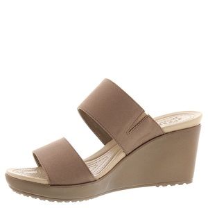 Crocs dual comfort wedge tan sandals size 8